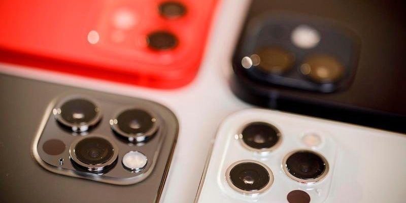 <pre>iPhone 12 против iPhone 13: покупать iPhone 12 или ждать iPhone 13?