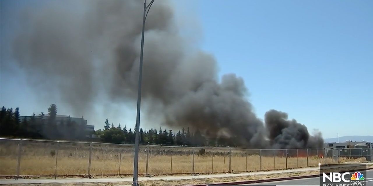 <pre>Пожар угрожает разбить лагерь на земле Apple, компания планирует проект доступного жилья