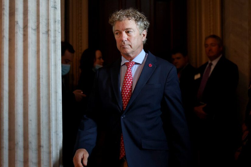 <pre>YouTube отстраняет Рэнда Пола из-за видео, оспаривающего преимущества маски