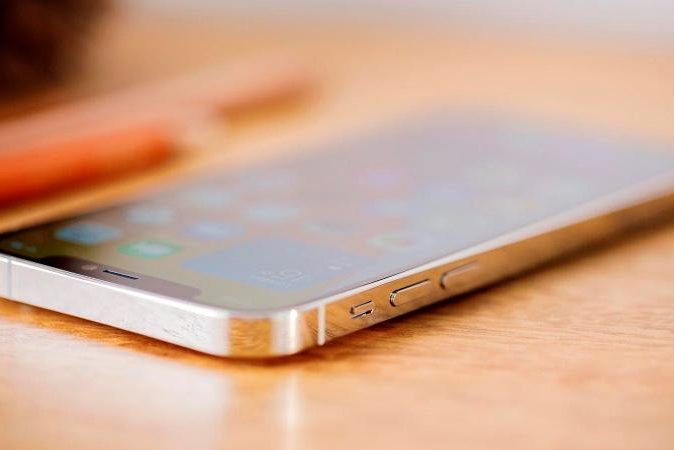 <pre>iPhone 13 «Чтобы получить функцию спутниковой связи»