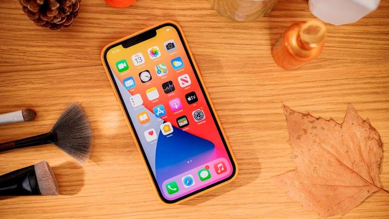<pre>Apple убивает iPhone XR, 12 Pro и 12 Pro Max