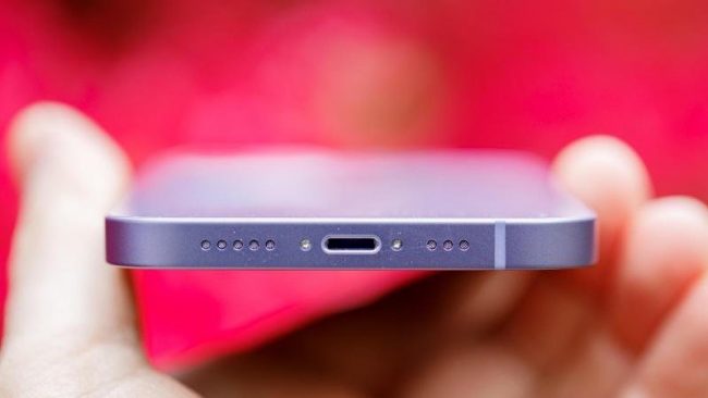 <pre>ЕС заставит Apple перейти на USB-C для зарядки iPhone