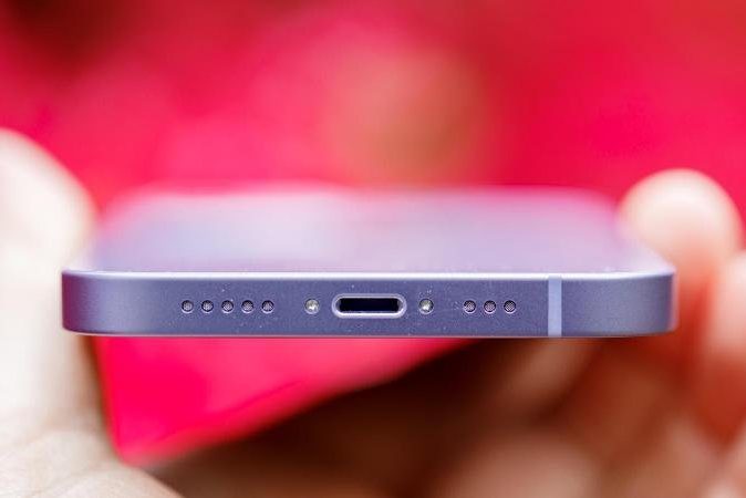<pre>ЕС заставит Apple перейти на USB-C для зарядки iPhone