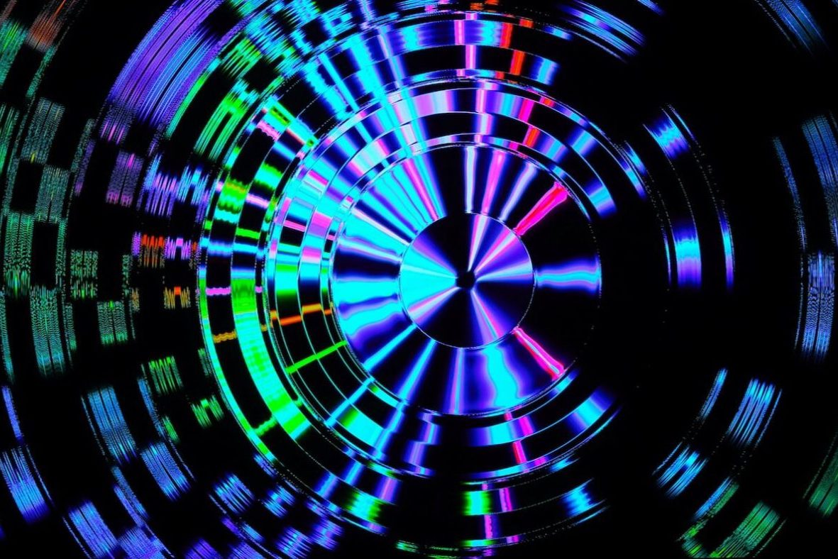 Итальянский физик-теоретик Карло Ровелли считает, что наша реальность – это «игра квантовых зеркал»