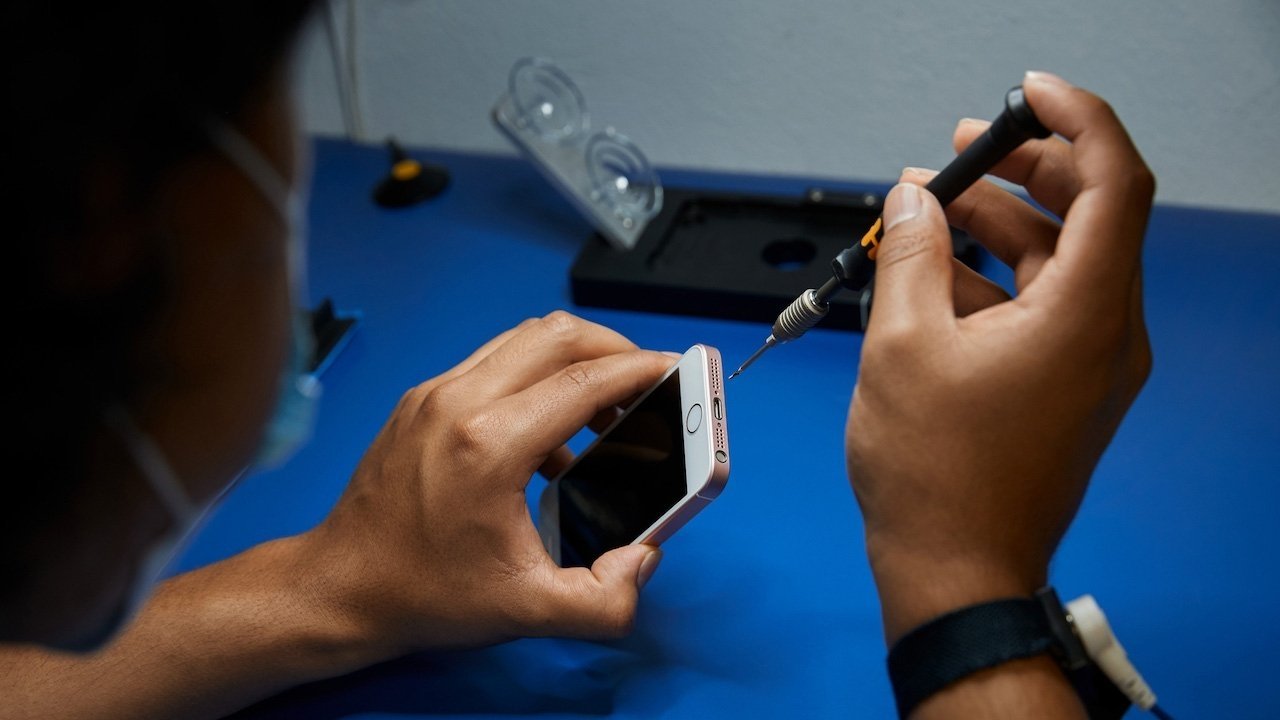 <pre>Акционеры Apple настаивают на том, чтобы компания отменила «антиконкурентную политику ремонта»