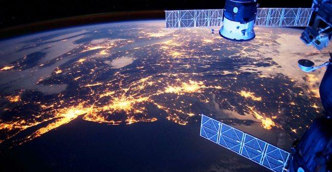 <pre>Куо прогнозирует, что «iPhone 13» будет поддерживать спутниковые звонки и текстовые сообщения