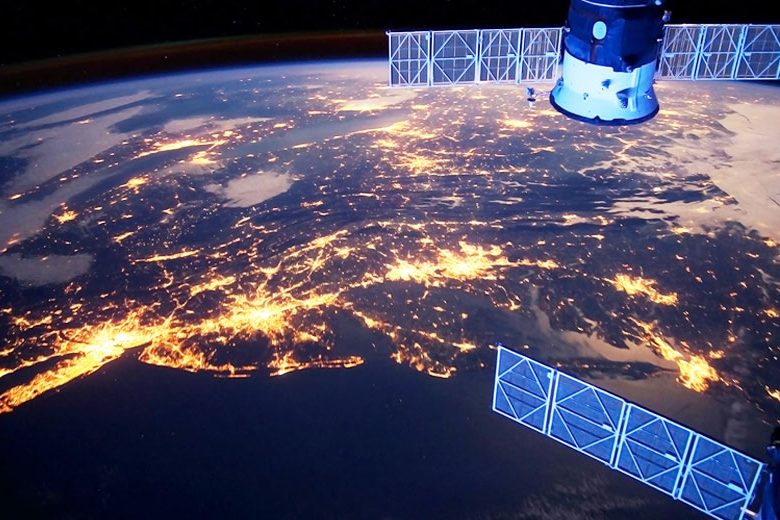 <pre>Куо прогнозирует, что «iPhone 13» будет поддерживать спутниковые звонки и текстовые сообщения