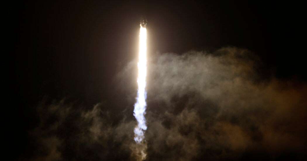 <pre>SpaceX запускает экипаж астронавтов, как никто другой, в орбитальные приключения