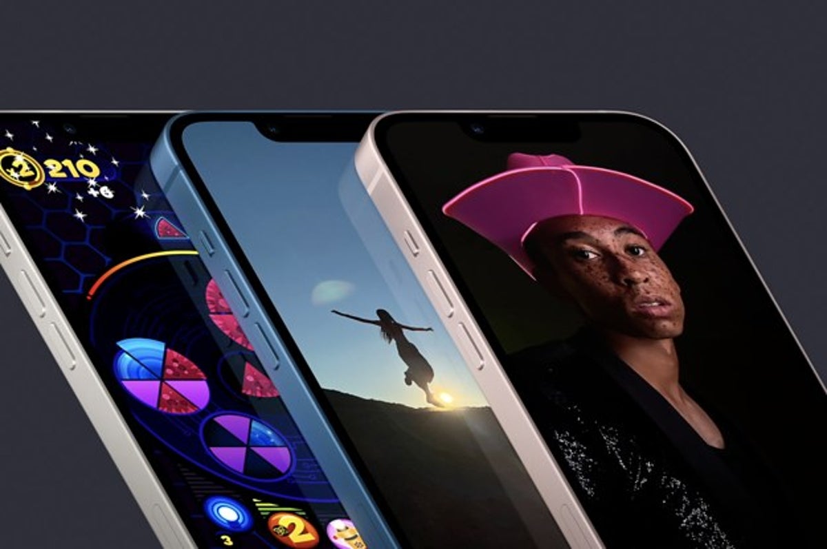 <pre>У iPhone 13 новая камера, выемка поменьше