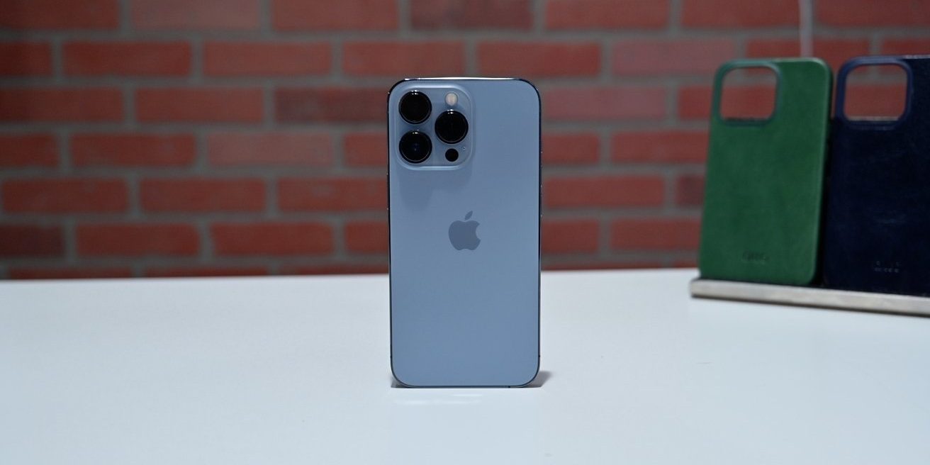 <pre>Apple подала в суд из-за камеры iPhone и технологий NFC