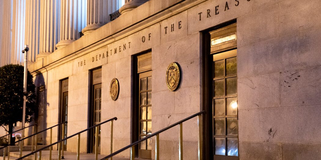 <pre>Казначейство предупреждает, что цифровые валюты могут ослабить санкции США