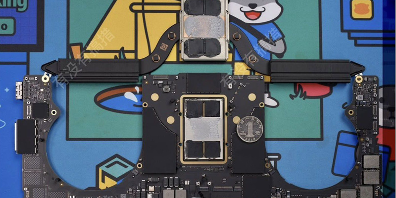 <pre>Новый MacBook Pro в разобранном виде: M1 Max огромен!