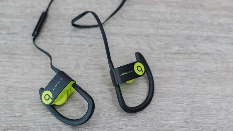 <pre>Apple прекращает продажу нескольких моделей наушников Beats