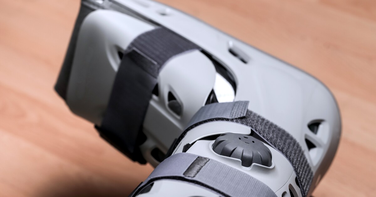 <pre>Колонка: Ей выставили счет в размере 809 долларов за сапог из-за сломанной ноги. Amazon взимает 80 долларов