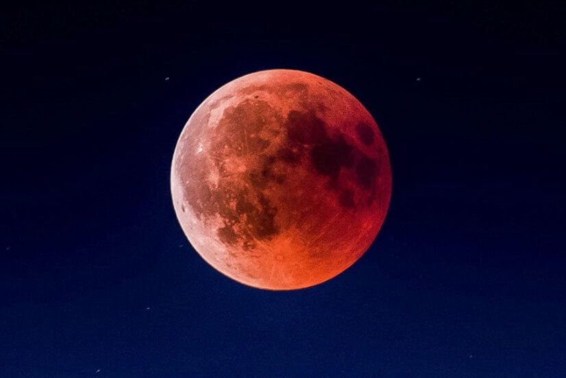 19 ноября произойдет самое долгое лунное затмение за 580 лет. Кто его увидит?