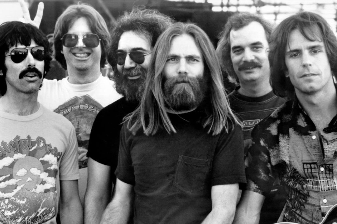 <pre>Apple TV + представляет биографический фильм «Grateful Dead» режиссера Мартина Скорсезе с Джоном Хиллом в главной роли