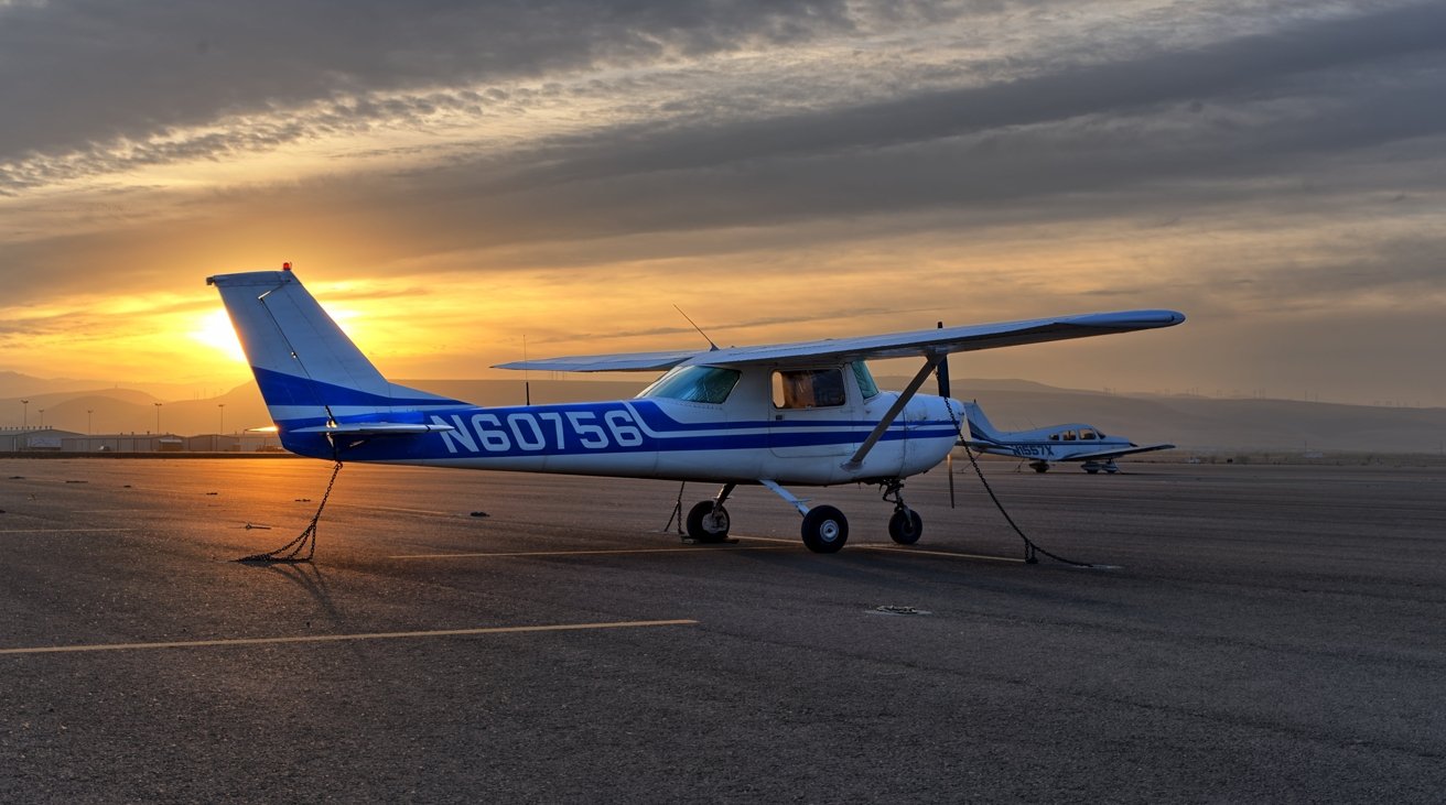 <pre>Отец и дочь обнаружены через сигнал сотовой связи iPad после авиакатастрофы