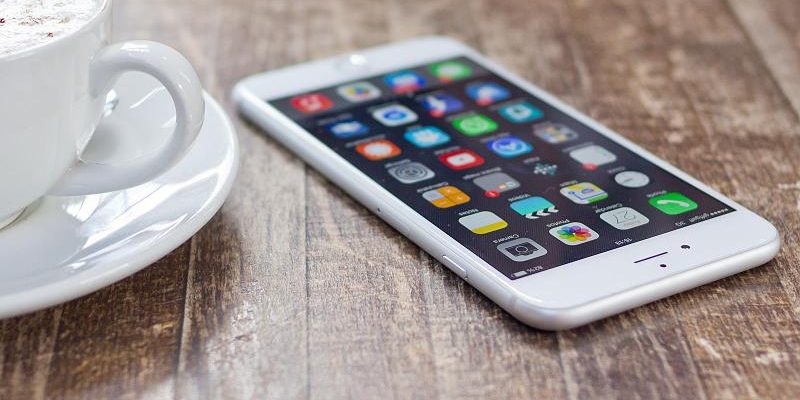 <pre>Apple прекращает поддержку iPhone 6 Plus