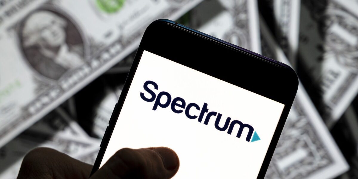 <pre>Продлите с нами, или ваша кредитная история пострадает, предупреждает Spectrum