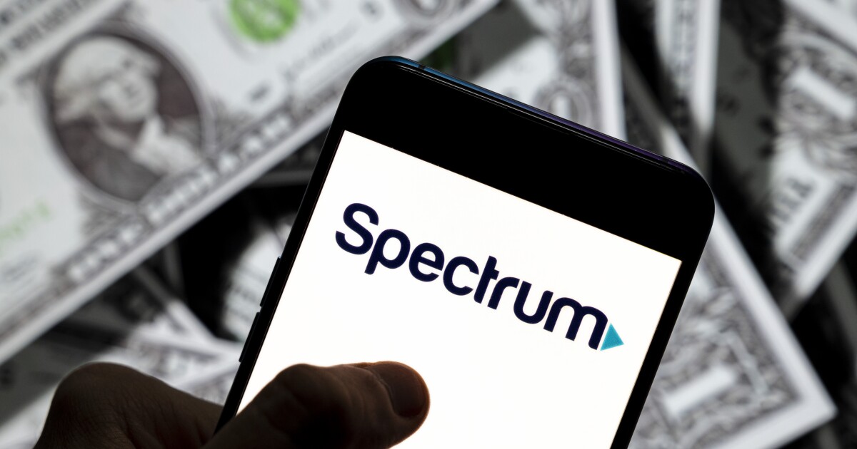 <pre>Продлите с нами, или ваша кредитная история пострадает, предупреждает Spectrum