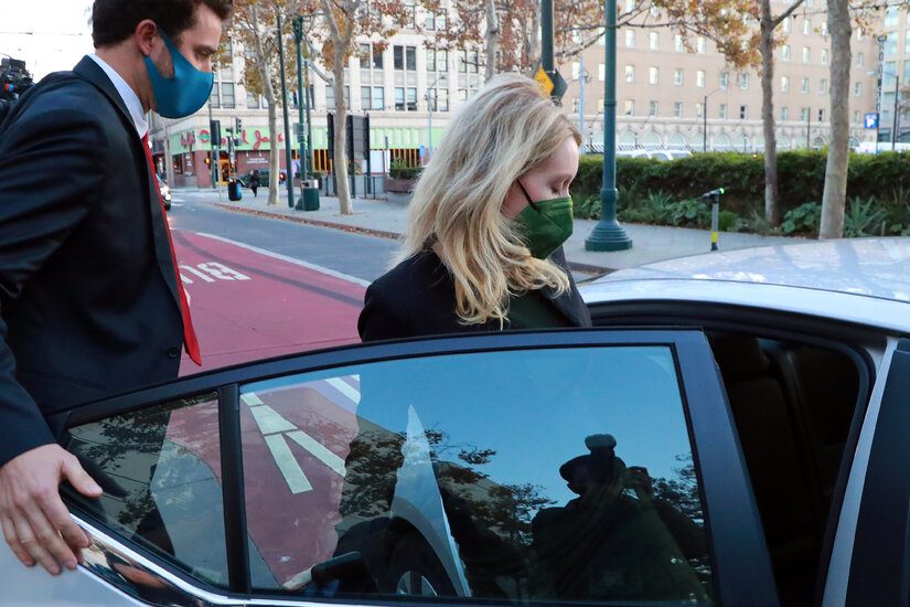 <pre>Защита Элизабет Холмс доводит дело до суда по делу о мошенничестве