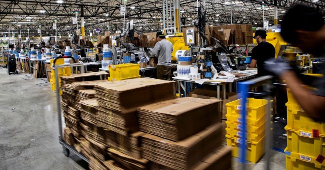 <pre>Ньюсом подписывает законопроект, нацеленный на трудовую практику на складах Amazon