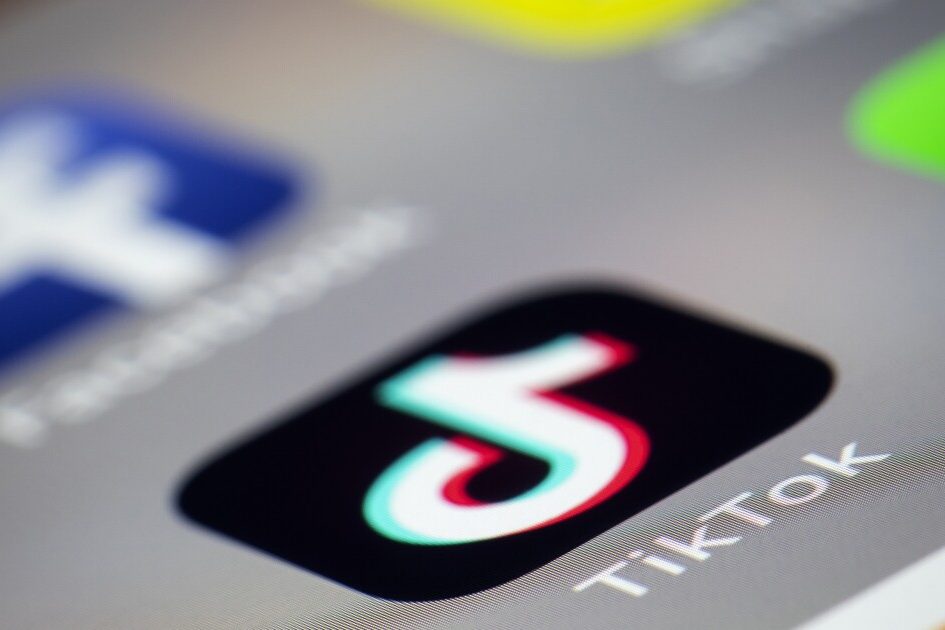 <pre>Альтернативы TikTok для создателей Black: Fanbase, Clapper, другие