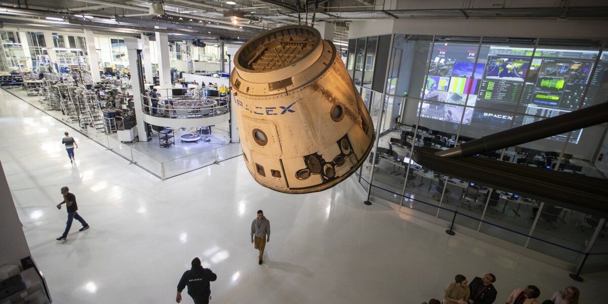 <pre>Вспышка в SpaceX привела к 132 случаям коронавируса; Компания сообщает, что число датируется сентябрем