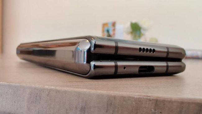 <pre>Apple тестирует «несколько прототипов складных iPhone»