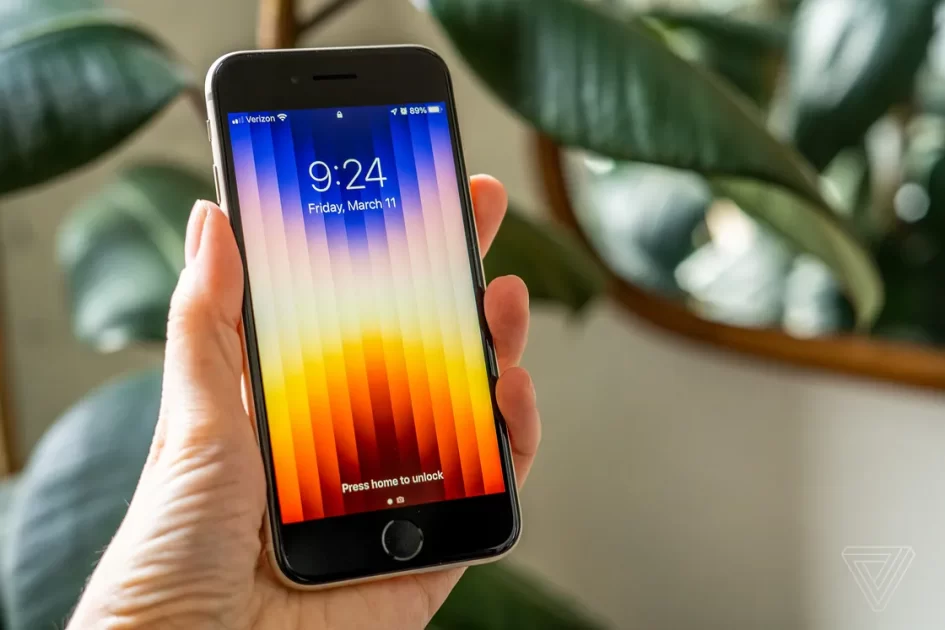iPhone-SE-3-review-Verge