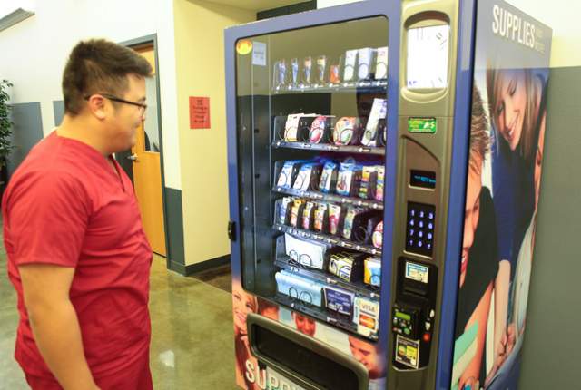 Выкладывай деньги: необычные торговые автоматы