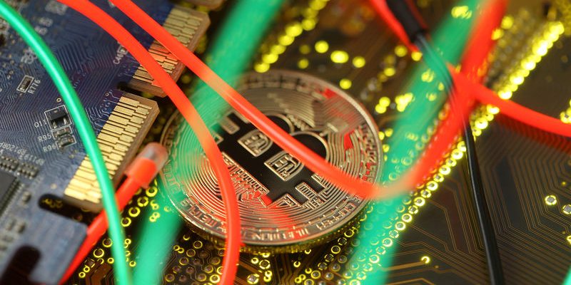 Биткоин упал до 6-недельного минимума От Investing.com
