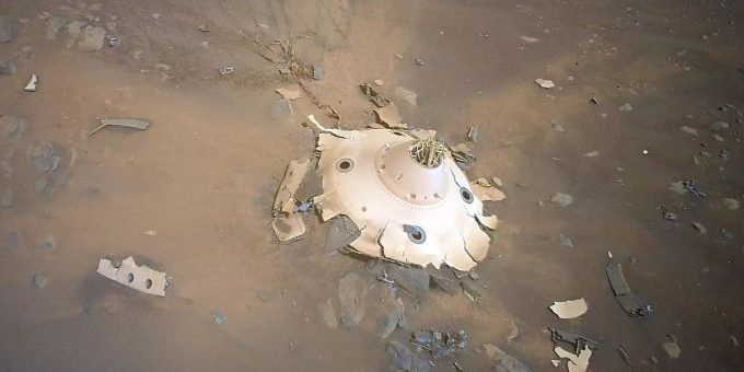 NASA показала фото разбившегося спускового аппарата Perseverance на Марсе (4 фото) » 24Gadget.Ru :: Гаджеты и технологии