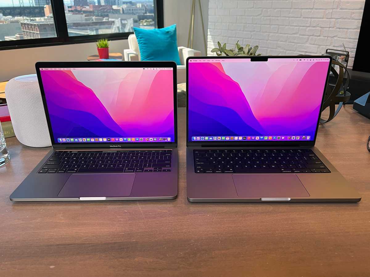 13-дюймовый MacBook Pro M2 (слева) и 14-дюймовый MacBook Pro M1 Pro