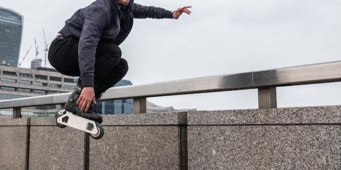 Электрические роликовые коньки с пультом ДУ (4 фото) » 24Gadget.Ru :: Гаджеты и технологии