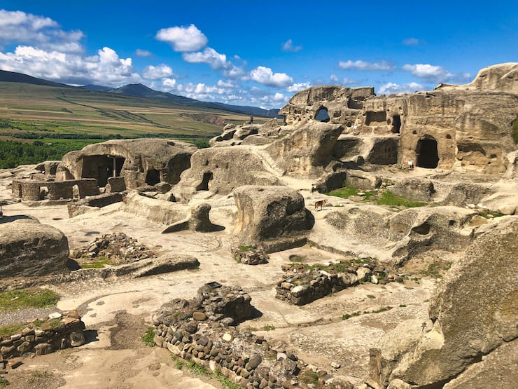Уплисцихе - скальный древний город в Грузии