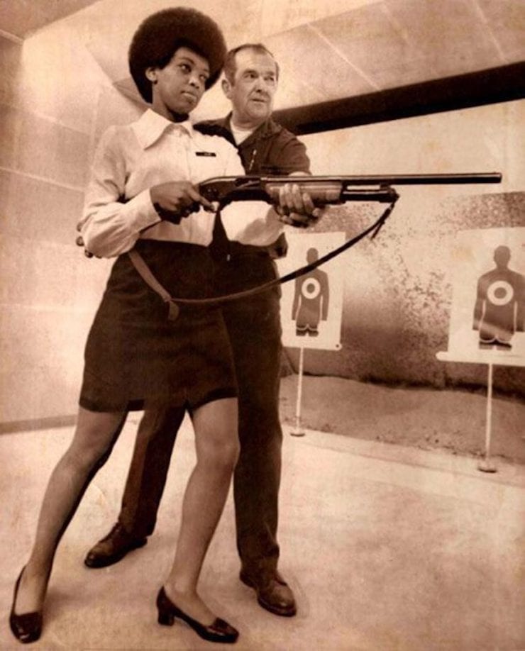 Саундра Браун - первая чернокожая женщина полицейский