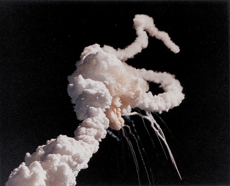Космическая миссия STS-51L. Взрыв космического корабля «Челленджер». Фото.