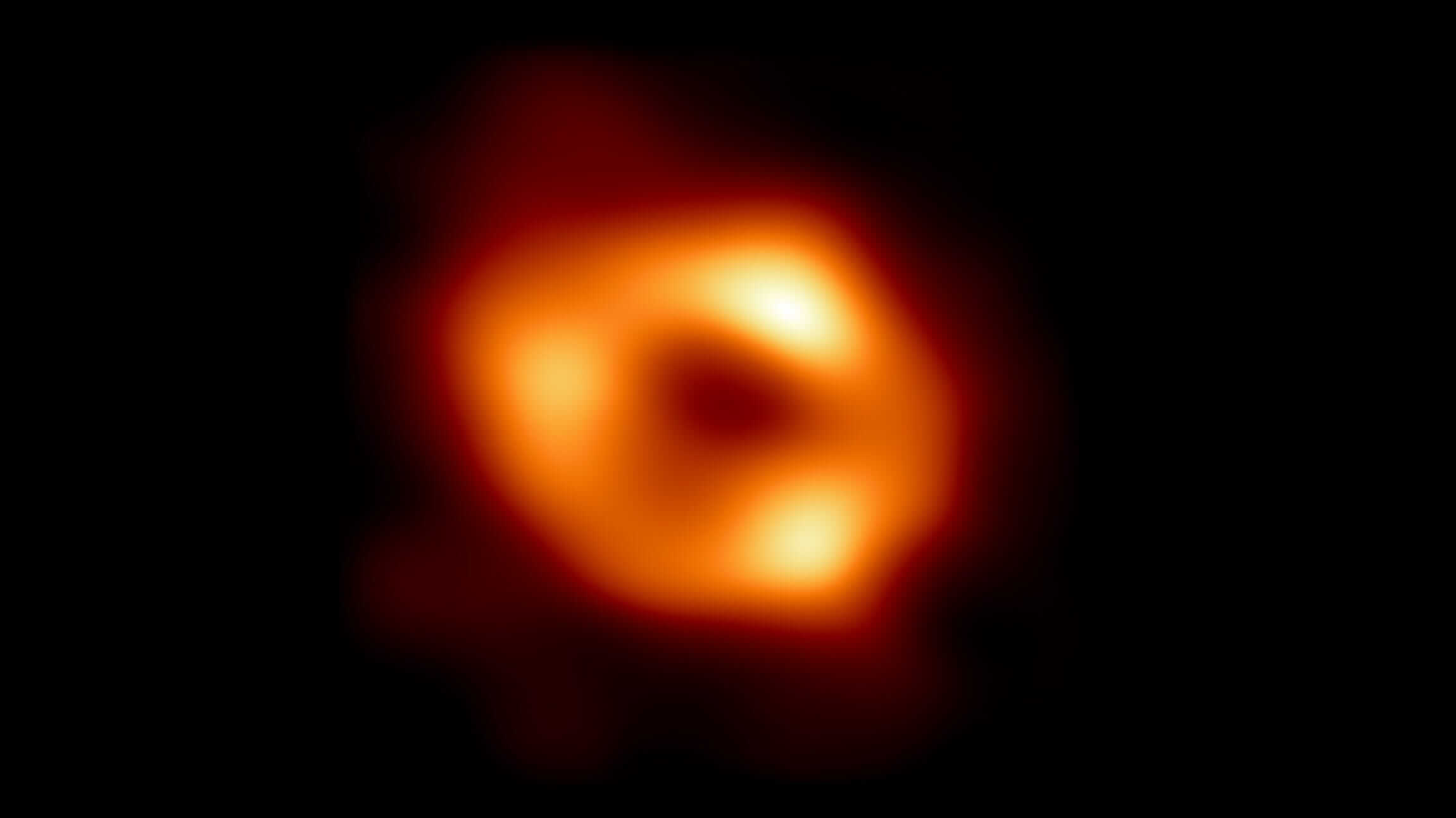 Излучение Хокинга. Перед вами черная дыра поглощающая материю прямо в центре нашей Галактики. Фото.