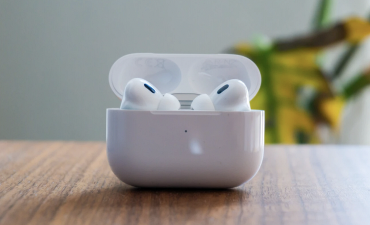 Копия AirPods 1 в 1. Попробуйте понять, фейк это или нет. Фото.