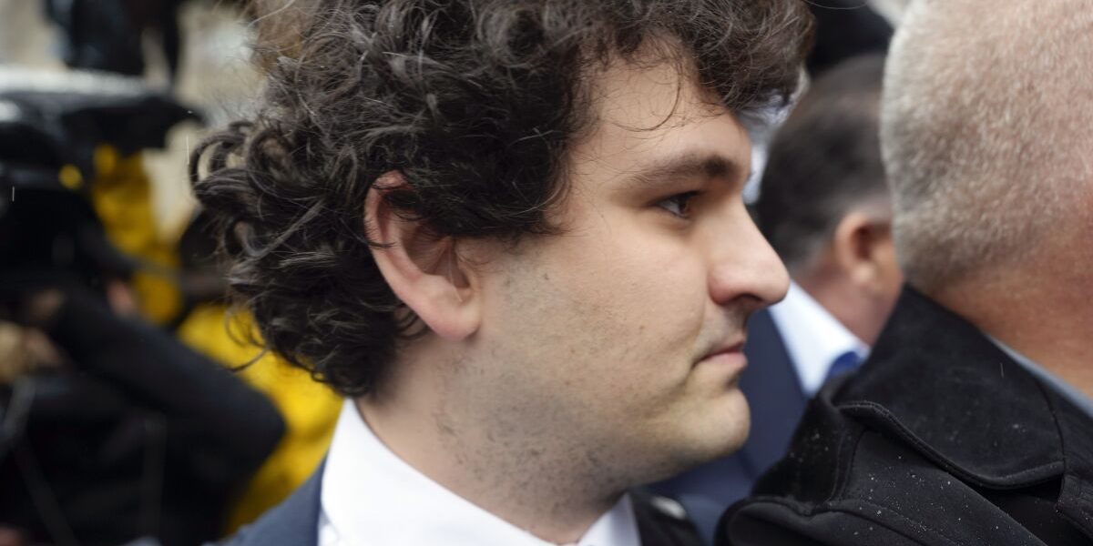 Сэм Бэнкман-Фрид обвиняется в «сокрытии онлайн-активности»