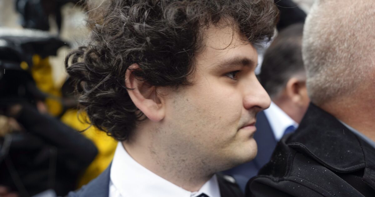 Сэм Бэнкман-Фрид обвиняется в «сокрытии онлайн-активности»