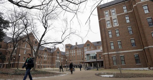 Университет Вандербильта приносит извинения за электронное письмо ChatGPT о стрельбе