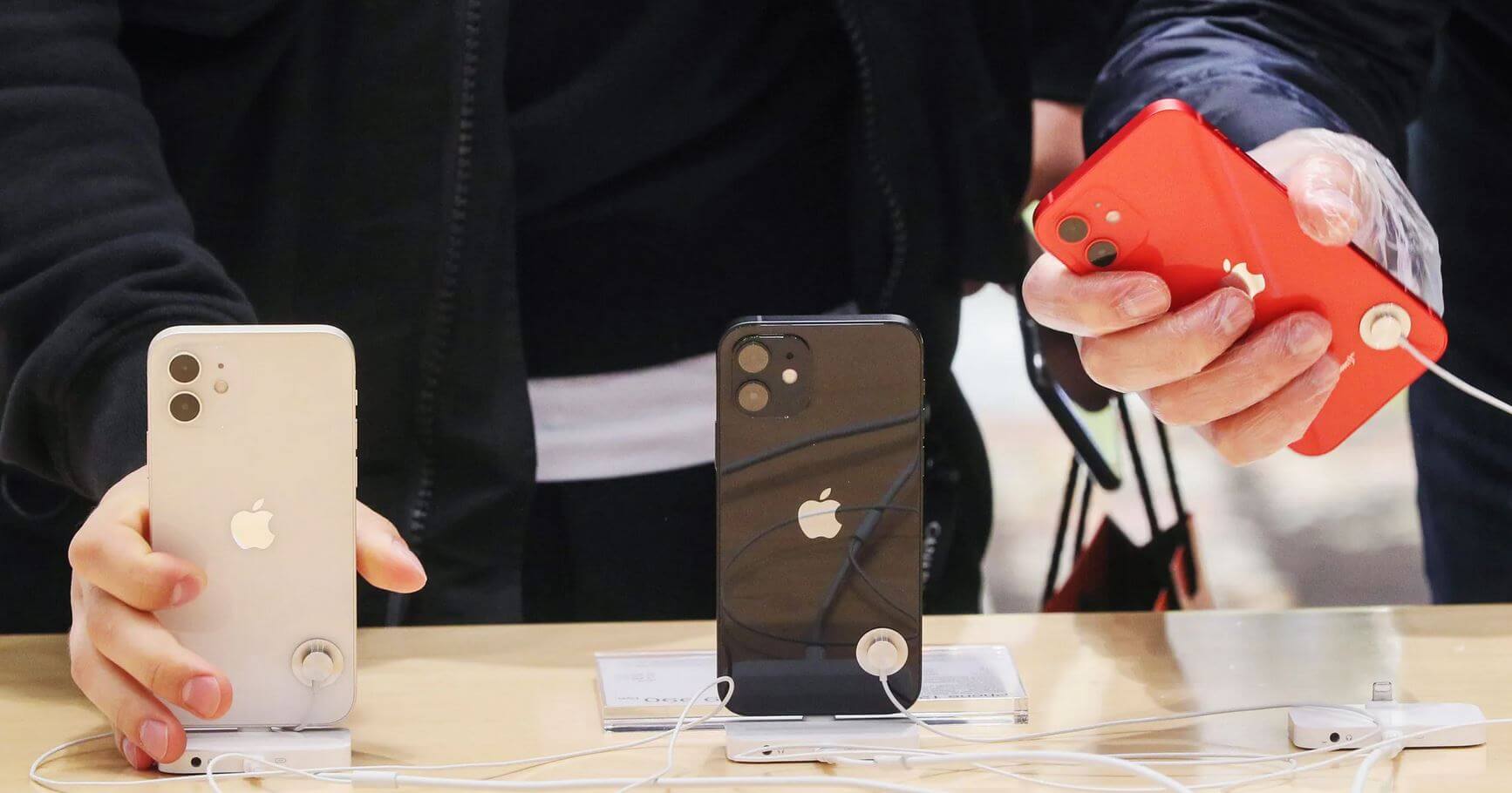 Apple оплатила антимонопольный штраф в России. Айфоны покупать можно — Apple точно не уходит. Фото.