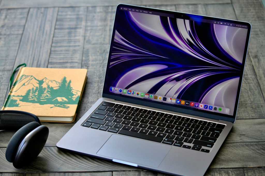 Критические обновления ОС доступны уже сейчас, MacBook Air — в