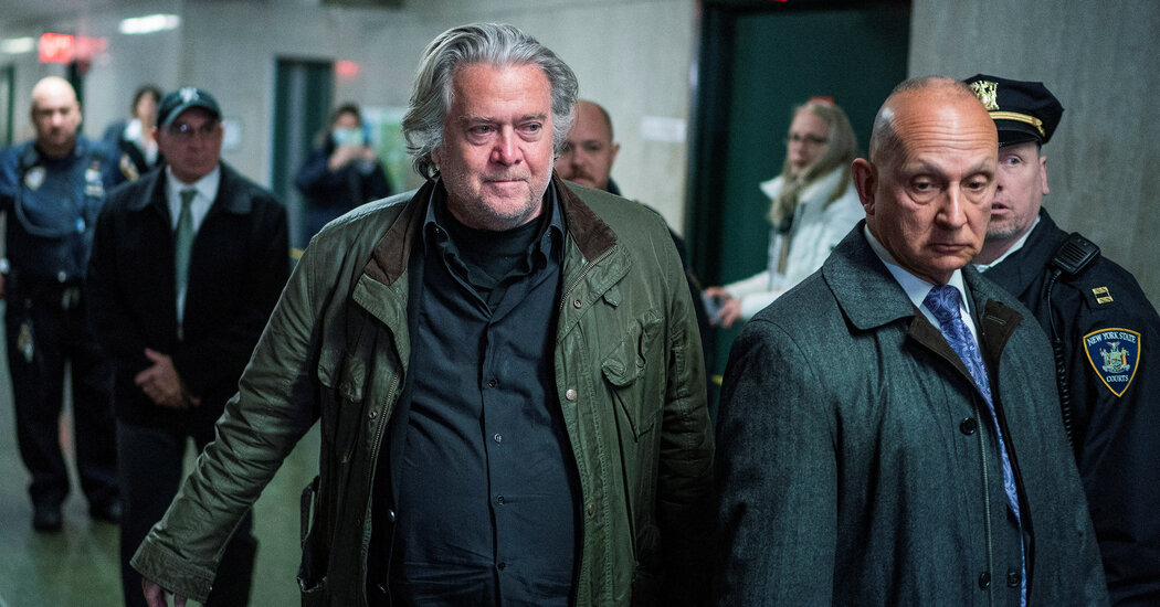 Подкаст Стива Бэннона стал главным распространителем дезинформации, говорится в исследовании