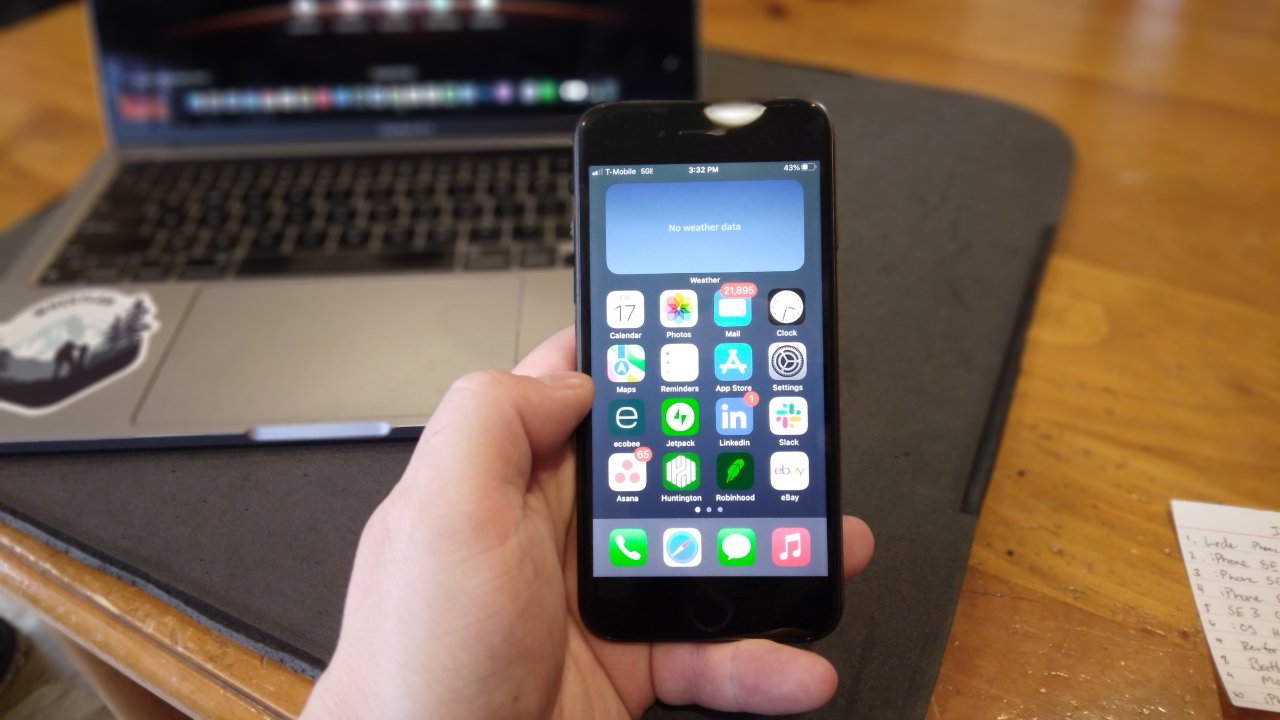 iOS 16, доступная на iPhone SE 3, означает, что у нас был такой же макет приложения. 
