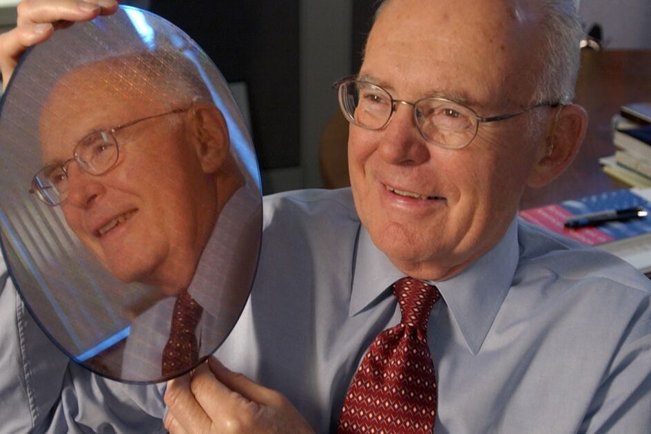 Гордон Э. Мур, основатель Intel и создатель закона Мура, умер