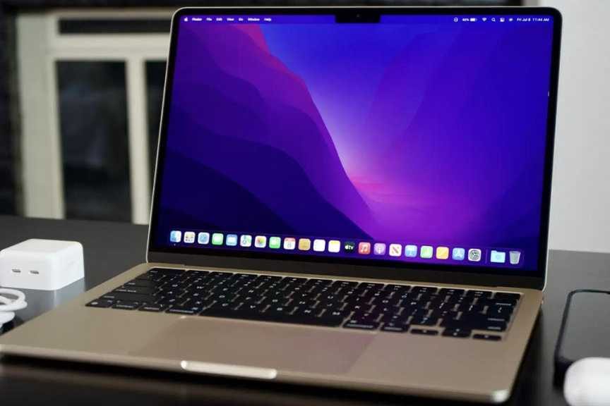 Apple может перевести всю линейку MacBook на OLED со следующего