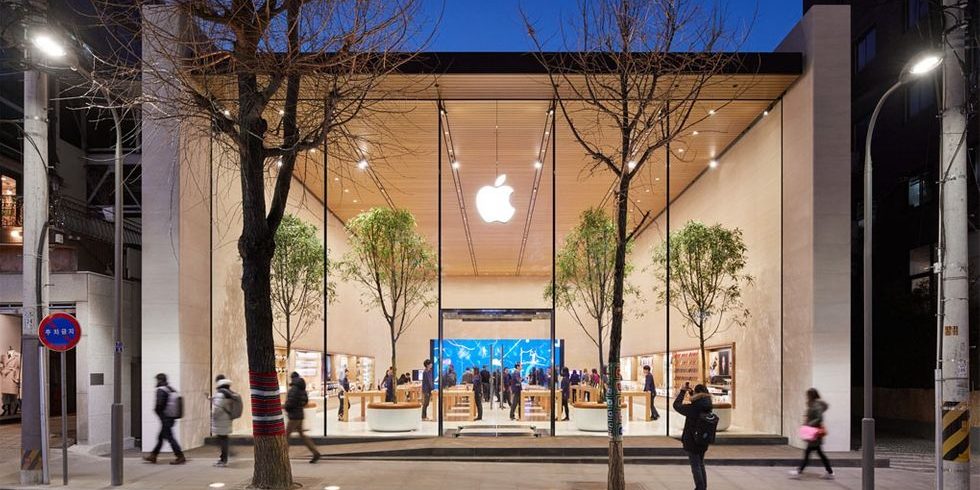 Apple урезает найм и бонусы по мере падения доходов, но